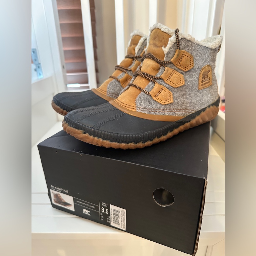 Women’s Sorel Out N About Plus Waterproof Boots, Size 8.5 - Picture 2 of 8